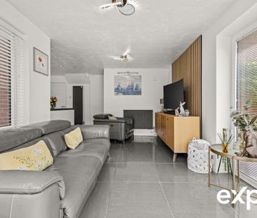 4 bedroom detached house to rent - Photo 1