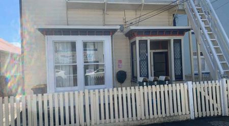 Chic 2BR Newtown Haven - Central & Comfy - Photo 5