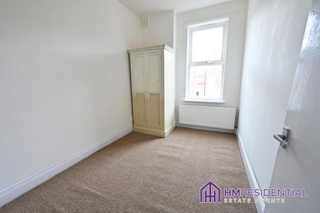 3 bedroom flat to rent - Photo 2