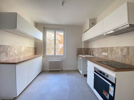 RUE DE ROCHECHOUART, Maison entièrement refaite à neuve de 65m² avec garage ! - Photo 3