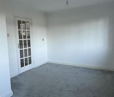 3 bedroom detached bungalow to rent - Photo 2