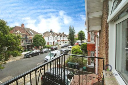 3 bedroom flat to rent - Photo 3