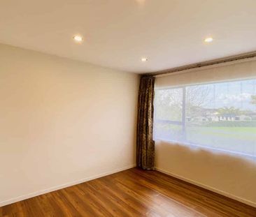 Modern 2-Bedroom, 2-Bathroom in Prime New Lynn Location - Photo 5