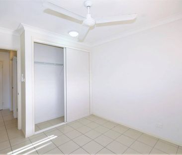 Large Townhouse in Gated Complex - Double Garage - Pool - Tennis Court - Photo 4