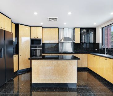 Breathtaking Harbour Views and Elevated Family Living in Greenwich - Photo 4