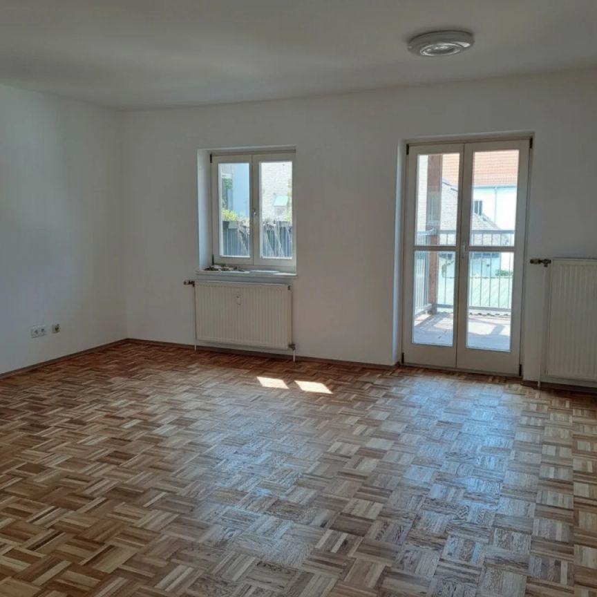 Bestlage-nahe Stadtzentrum, sanierte 2ZI mit großem Balkon,Klimaanlage,Carport - Photo 1