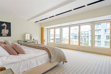 Beautiful penthouse apartment with large private south facing terrace. - Photo 4