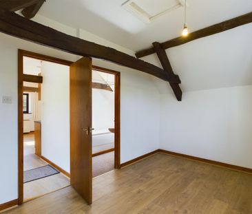 1 bedroom coach house to rent - Photo 3