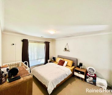 Spacious 4-Bedroom Family Home in Prime Location!! - Photo 6