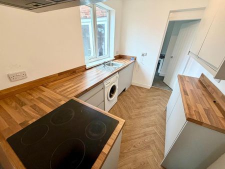 3 bedroom terraced house to rent - Photo 4