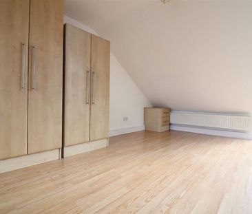 Kingsbridge Crescent, Southall - Photo 2