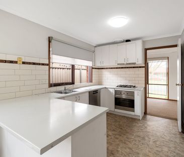 Ideal Family Home in Heart of Craigieburn - Photo 4