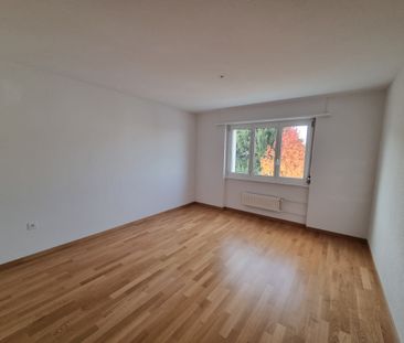 Geräumige 4.5-Zimmerwohnung in Schmitten - Photo 2