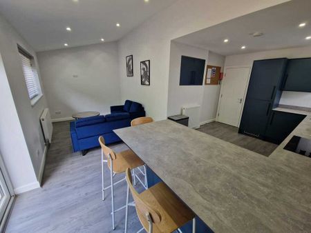 4 Bed Student Accommodation - Photo 2