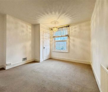 3 bedroom end of terrace house to rent - Photo 4