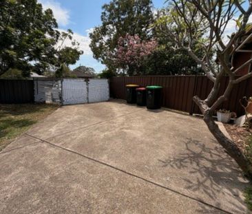 Priced to reflect its charm and retro style - Photo 4