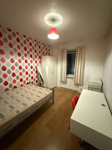 3 Bed Flat, King Street, AB24 - Photo 4