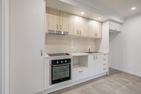 Near New, Stylish & Compact - Photo 5