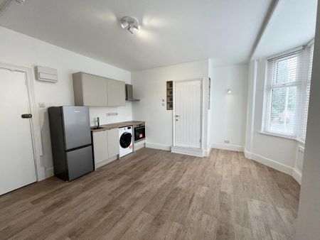 Studio to rent - Photo 2