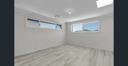 Spacious 5-Bedroom Family Home in Austral - Photo 4