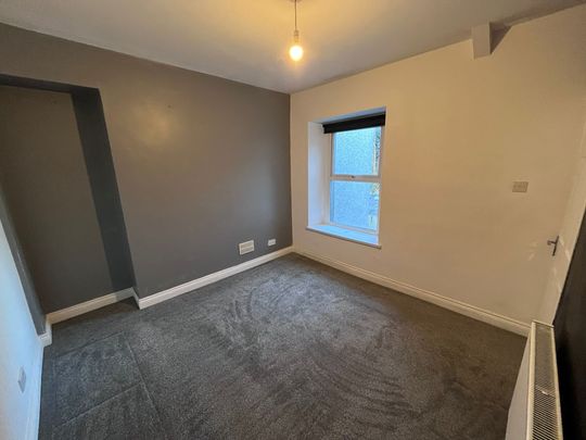 Ravenhill Road, Ravenhill, Swansea, SA5 5AW - Photo 1