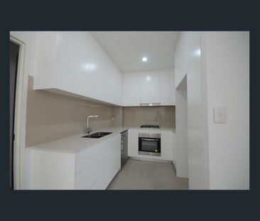 Near New 3 Bedroom Apartment!!! Luxury Living!!! - Photo 2