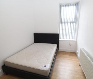 3 bedroom flat to rent - Photo 6