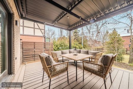 Beautiful furnished house for rent in Ville Mont-Royal - high ceilings, and skylights. - Photo 5
