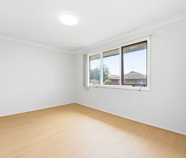 Full renovation 2-bedroom Town house. Tiles Closed to Station. Shop... - Photo 5