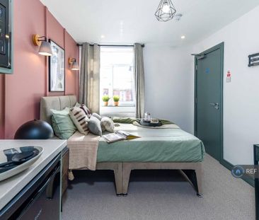 1 bedroom in a house share to rent - Photo 2