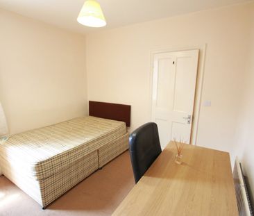 4 Bed Terraced House, Norris Road, RG6 - Photo 4