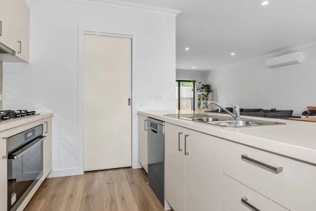 Unit 2/25 Belmont Road West, Croydon South. - Photo 3