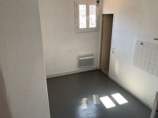 Appartement 1 pièces 30m2 MARSEILLE 6EME 383 euros - Photo 1