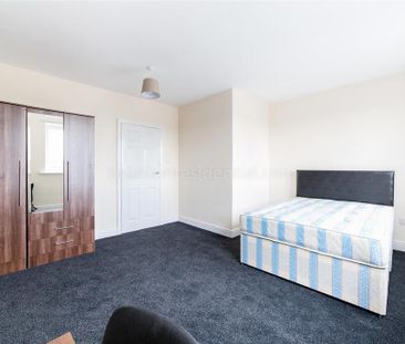 4 bedroom flat to rent - Photo 5