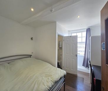 1 bedroom in a flat share to rent - Photo 5