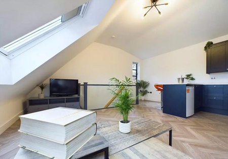 1 bedroom penthouse to rent - Photo 2