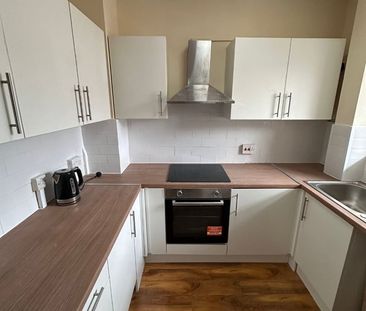 4 Bed Flat, Monkton House, E5 - Photo 4