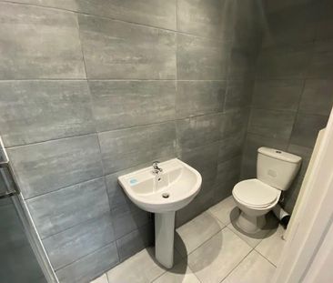 1 bedroom in a house share to rent - Photo 6