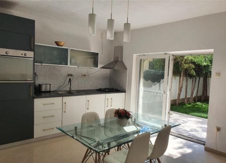 Vila P+2E+M cu vedere frontala la lacul Siutghiol si Insula - Fotografie 5