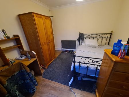 4 Bed - 52 Eden Drive, Burley, Leeds - LS4 2TN - Student - Photo 5