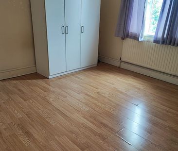 5 Bed Terraced House, Bedford Road, E6 - Photo 3