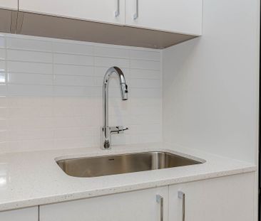 For Lease - 3250 Carding Mill Trail Unit# 306, Oakville, Ontario - Photo 3