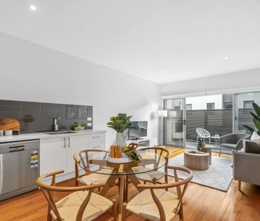 Spacious Two-Bedroom Design with Private Bathrooms - Photo 2