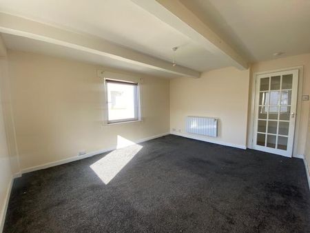 3 bedroom flat to rent - Photo 2