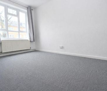 3 bedroom flat to rent - Photo 2