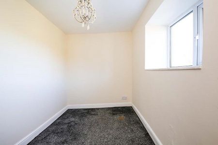 4 bedroom detached house to rent - Photo 5