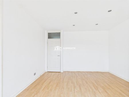 Rowlands Close, NW7 2DN, London - Photo 2