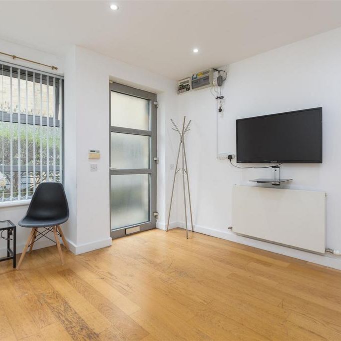 3 bedroom private hall to rent - Photo 1