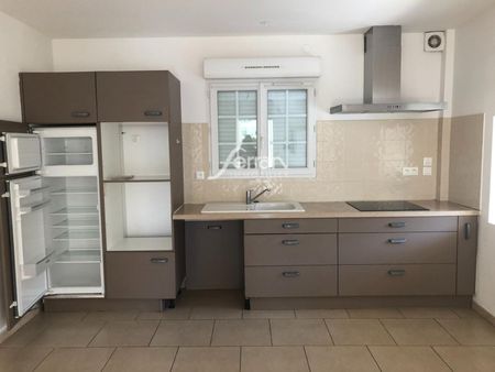 Location Appartement 3 pièces 56m² LES ARCS 83460 - Photo 2