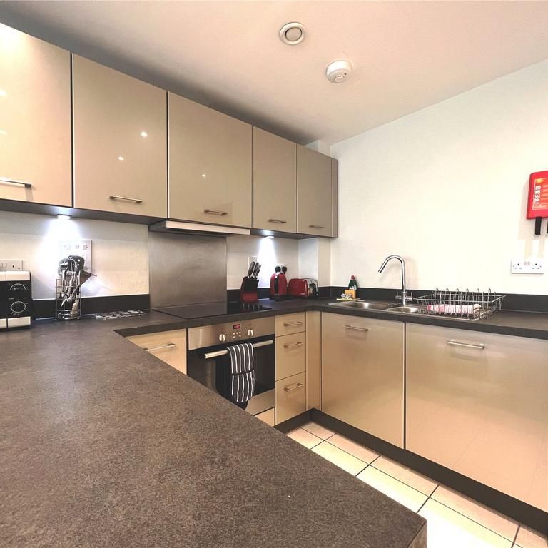 Studio to rent - Photo 1